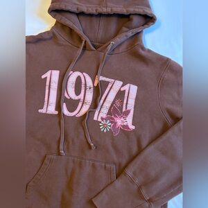 Maurices Pink 1971 Chocolate Brown Hoodie with flowers